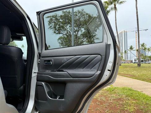 Used 2022 Mitsubishi Outlander GT image 16