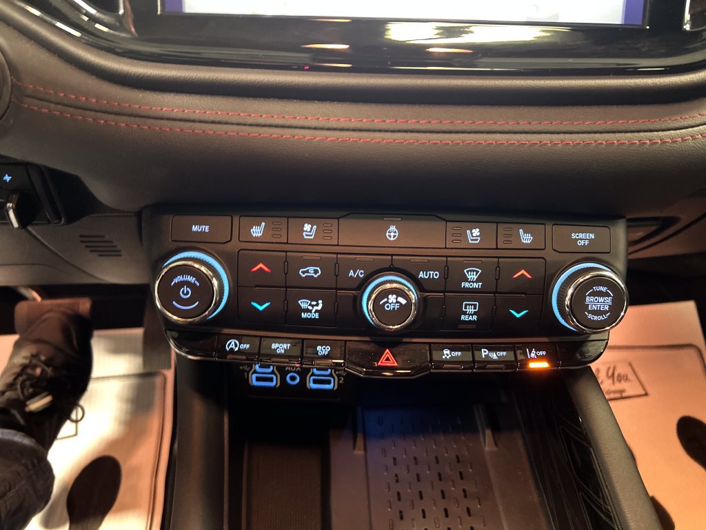 Used 2025 Dodge Durango GT AWD/4WD image 19