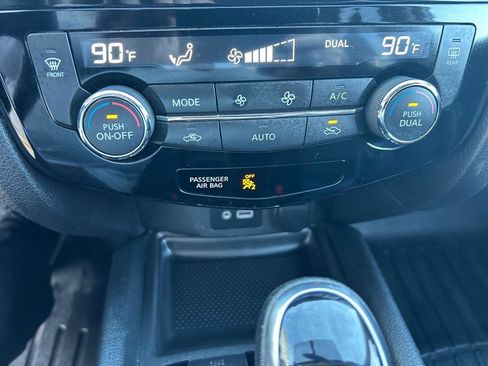 Used 2018 Nissan Rogue SV image 21