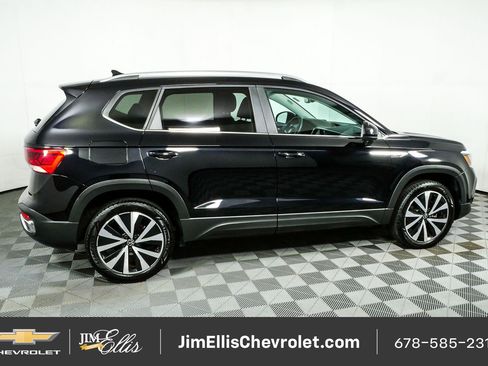 Used 2023 Volkswagen Taos SE FWD image 2