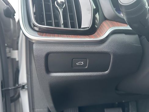Used 2025 Volvo V60 B5 Cross Country Plus image 19