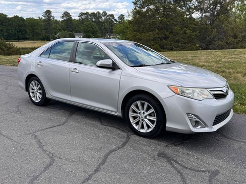 Used 2012 Toyota Camry XLE w/ Leather Pkg FWD image 27