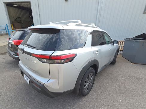 Used 2022 Nissan Pathfinder SV image 6