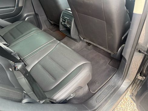 Used 2016 Volkswagen Touareg Sport AWD/4WD image 20