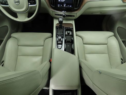 Used 2019 Volvo XC60 T5 Inscription w/ Protection Package Premier image 16