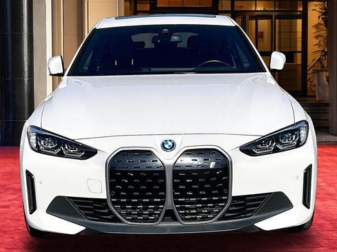 Used 2023 BMW i4 eDrive35 w/ Premium Package RWD image 3