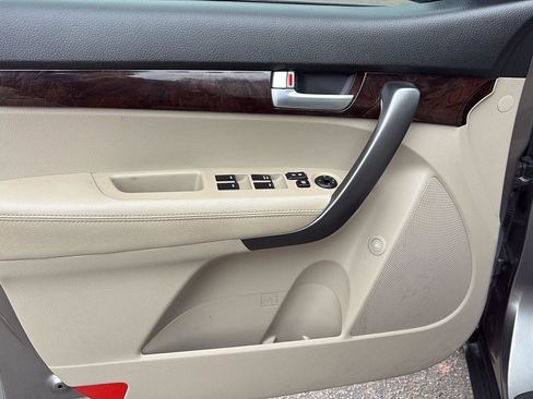 Used 2014 Kia Sorento EX image 12