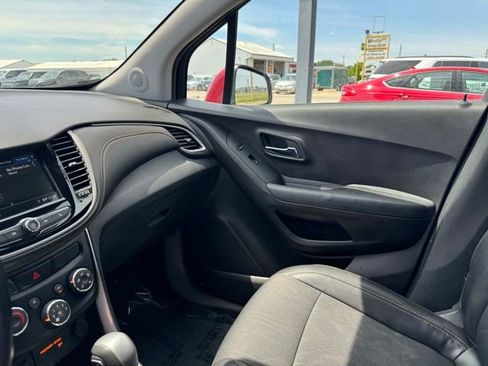 Used 2018 Chevrolet Trax LT w/ LT Convenience Package AWD/4WD image 15