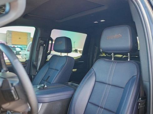 Used 2024 Chevrolet Silverado 1500 High Country w/ Technology Package image 13