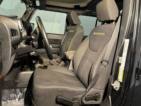 Used 2013 Jeep Wrangler Unlimited Sahara w/ Connectivity Group AWD/4WD image 8