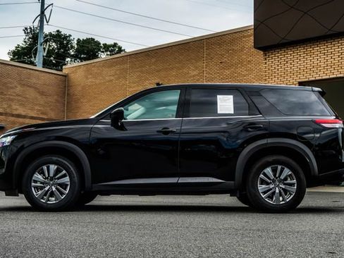 Used 2025 Nissan Pathfinder S FWD image 9
