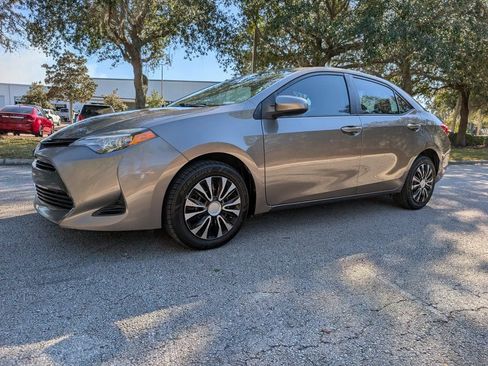 Used 2019 Toyota Corolla LE image 3