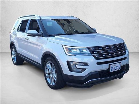 Used 2017 Ford Explorer Limited image 3