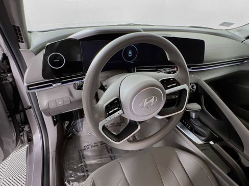 Used 2024 Hyundai Elantra SEL image 11
