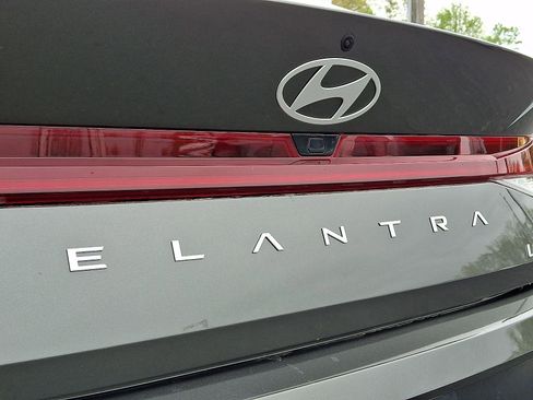 Used 2024 Hyundai Elantra Limited FWD image 31