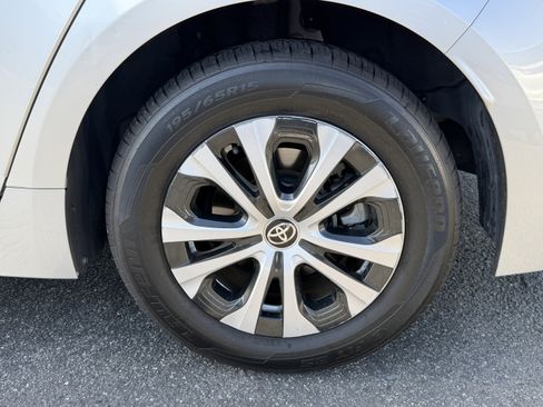 Used 2022 Toyota Corolla LE w/ Carpet Mat Package (TMS) FWD image 7