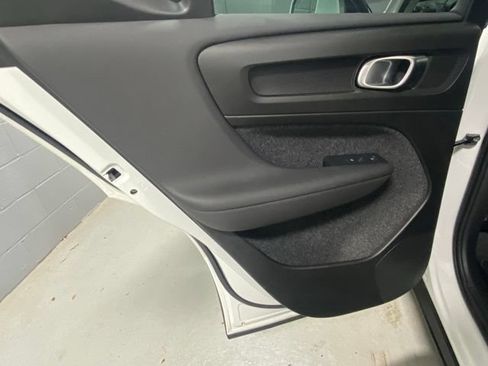 Used 2025 Volvo XC40 B5 Plus AWD/4WD image 7
