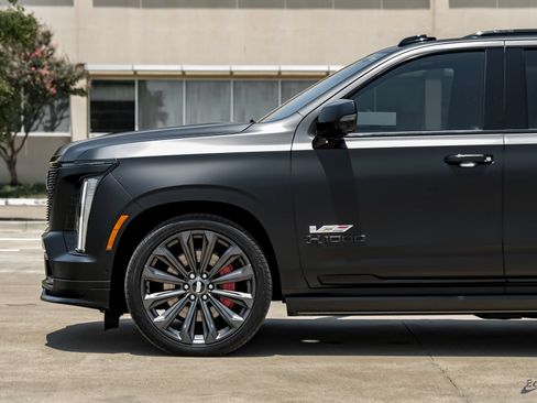 Used 2026 Cadillac Escalade V w/ LPO, Floor Liner Package AWD/4WD image 9