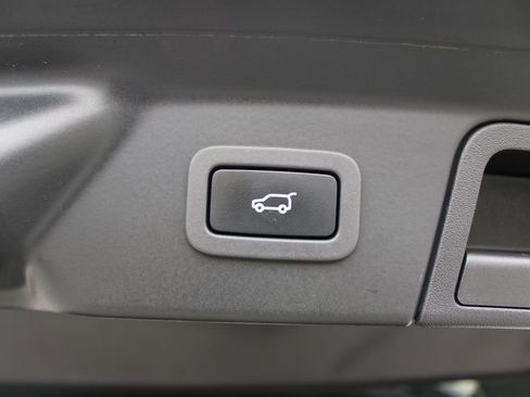 Used 2019 Land Rover Range Rover Velar S image 33