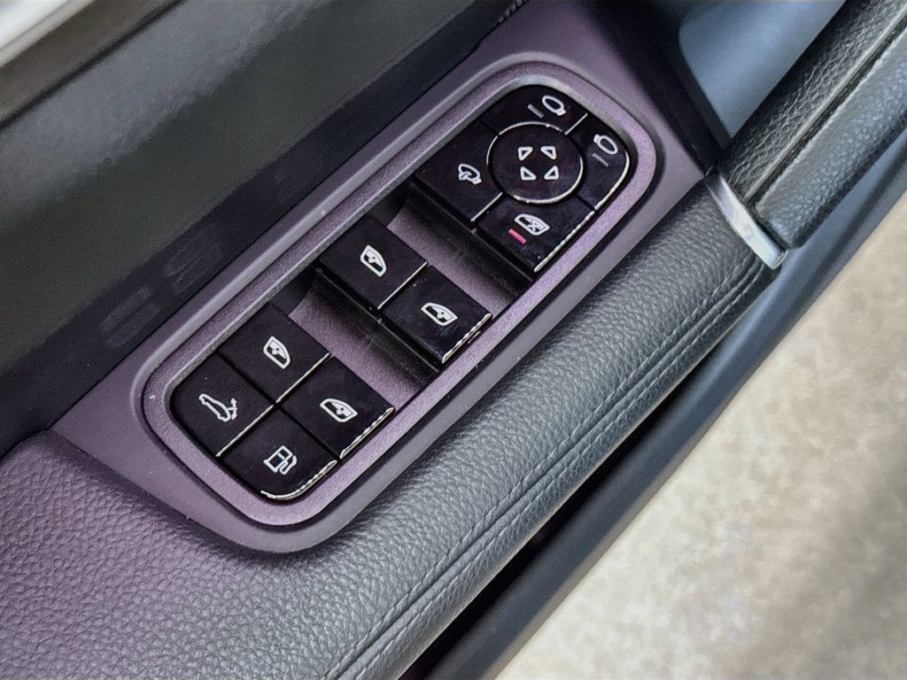 Used 2022 Porsche Cayenne Platinum Edition AWD/4WD image 20
