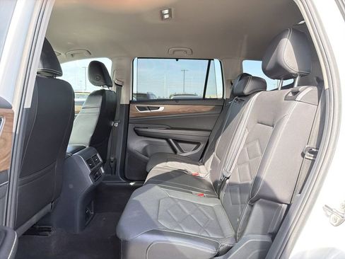 Used 2024 Volkswagen Atlas SE AWD/4WD image 12