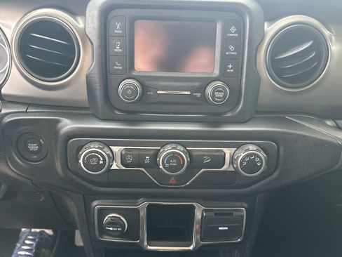 Used 2019 Jeep Wrangler Sport image 10