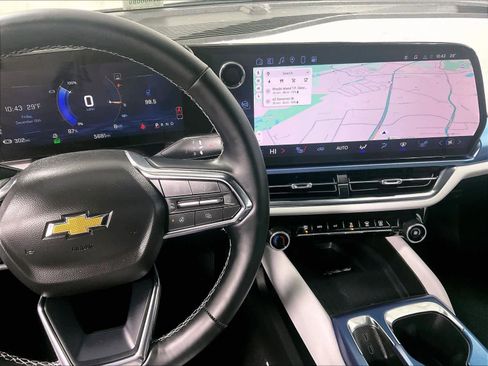 Used 2025 Chevrolet Equinox EV LT image 19