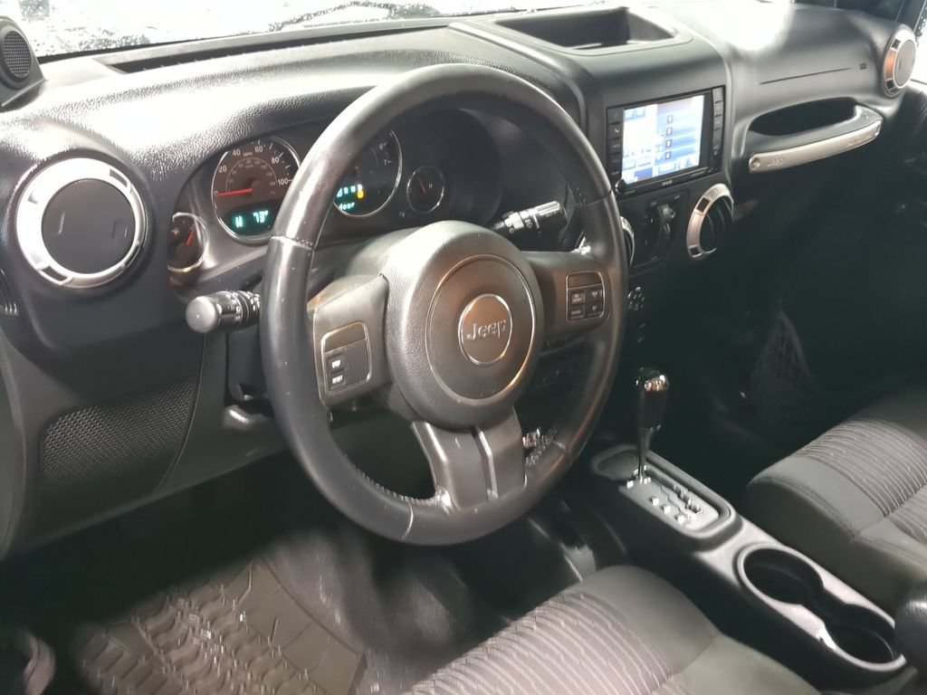 Used 2012 Jeep Wrangler Unlimited Sahara AWD/4WD image 12