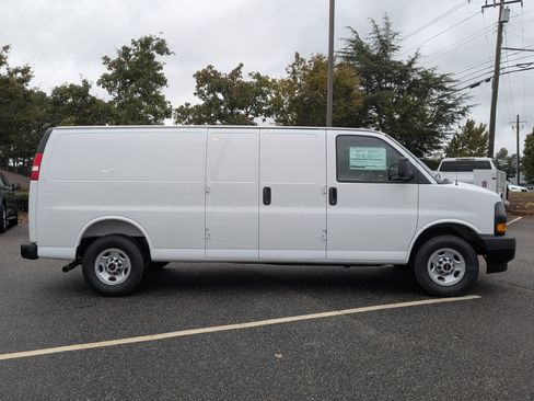 New 2025 GMC Savana 2500 Extended w/ Driver Convenience Package image 6