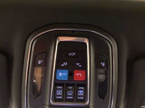 Used 2024 Jeep Grand Cherokee Limited w/ Black Appearance Package AWD/4WD image 14