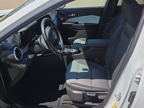 Used 2024 Chevrolet Trax LT w/ Driver Confidence Package FWD image 18