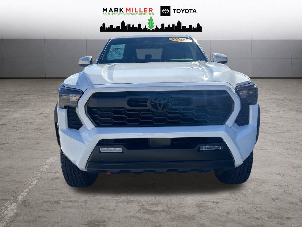 Certified 2025 Toyota Tacoma TRD Off-Road AWD/4WD image 9
