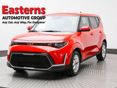 Used 2024 Kia Soul LX w/ Option Group 015 FWD image 1