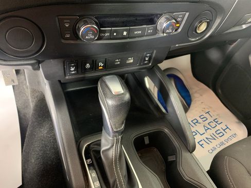 Used 2022 Nissan Frontier SV image 25