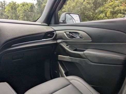 Used 2023 Chevrolet Traverse Premier FWD image 18