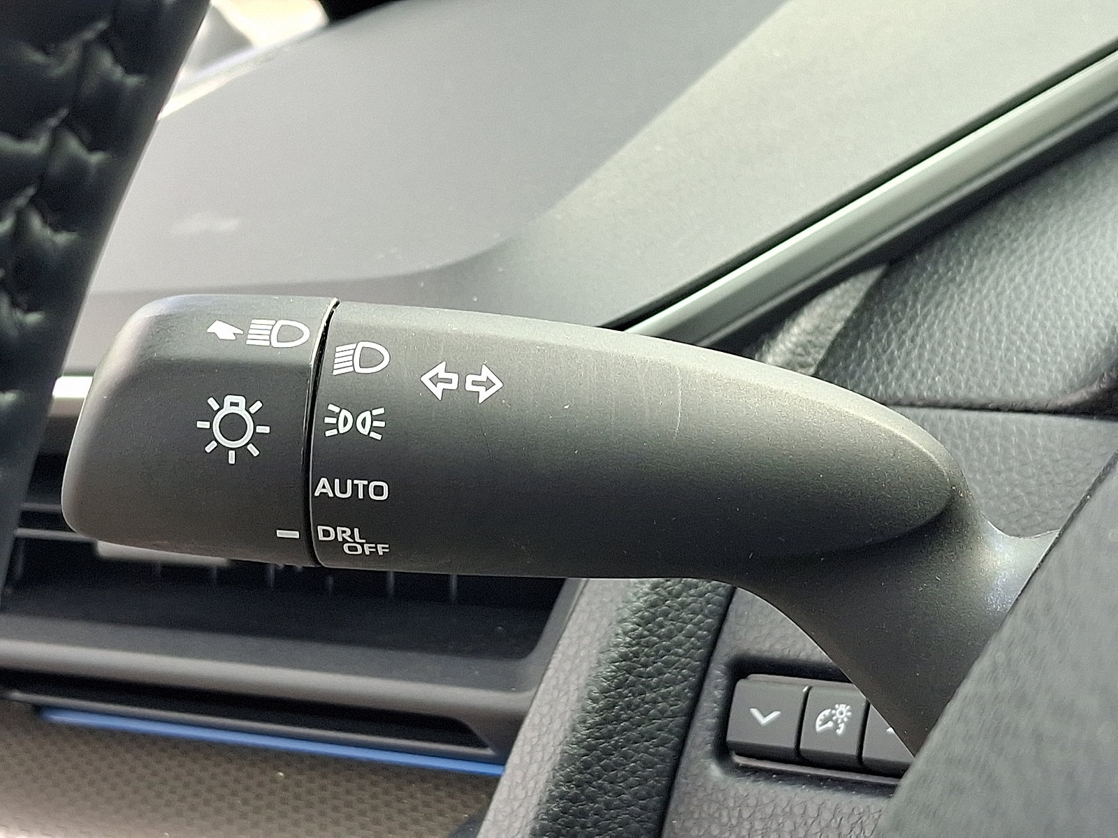 Certified 2024 Toyota Prius XLE AWD/4WD image 27
