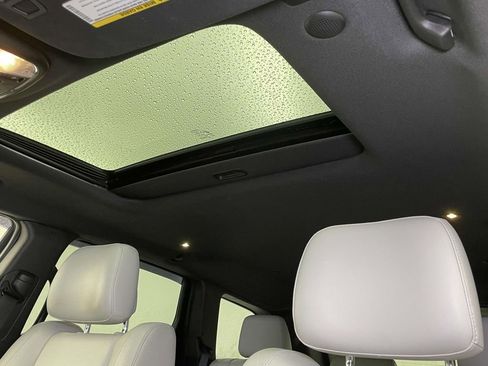 Used 2018 Jeep Grand Cherokee Limited image 18