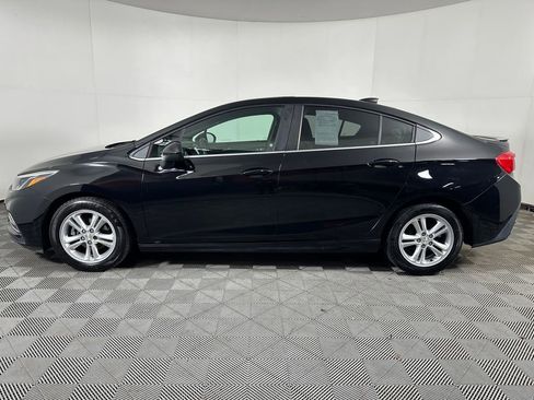 Used 2016 Chevrolet Cruze LT FWD image 2