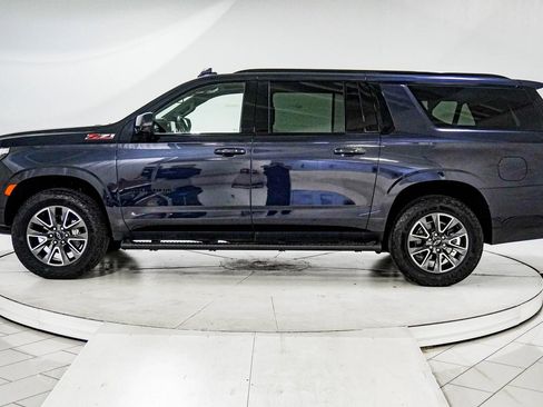 Used 2024 Chevrolet Suburban Z71 w/ Luxury Package AWD/4WD image 4