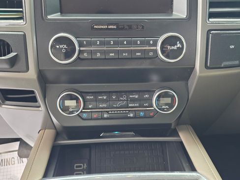Used 2019 Ford Expedition Max XLT w/ Equipment Group 202A RWD image 19