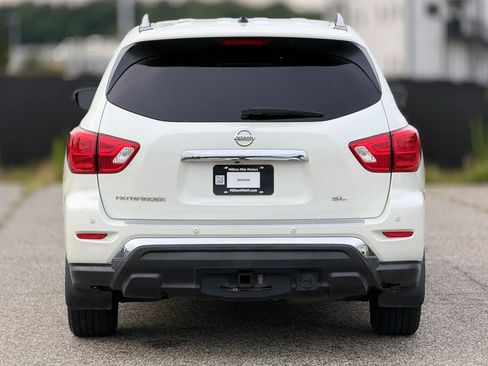 Used 2017 Nissan Pathfinder SL w/ SL Tech Package FWD image 4