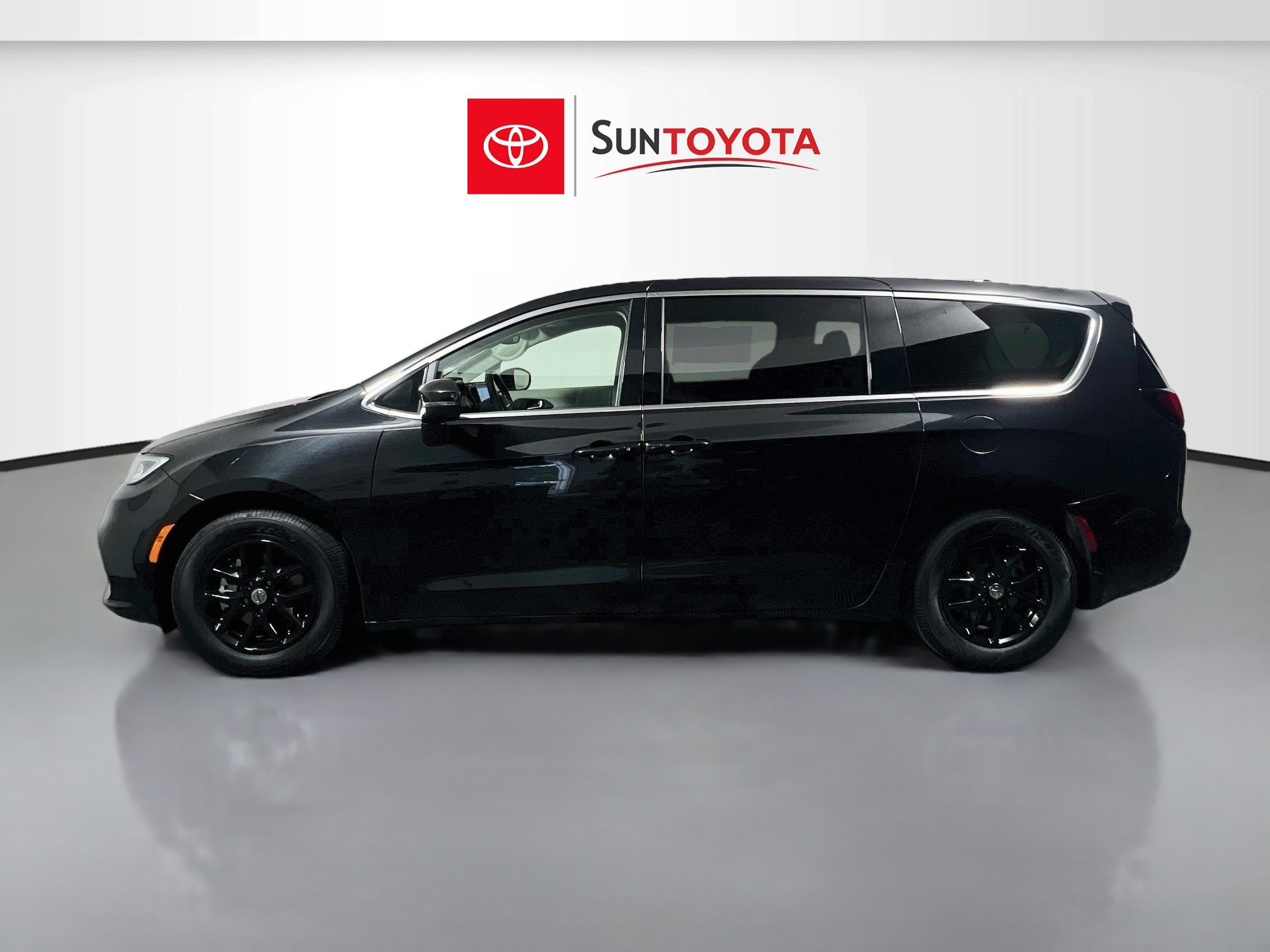 Used 2023 Chrysler Pacifica Touring-L FWD image 7