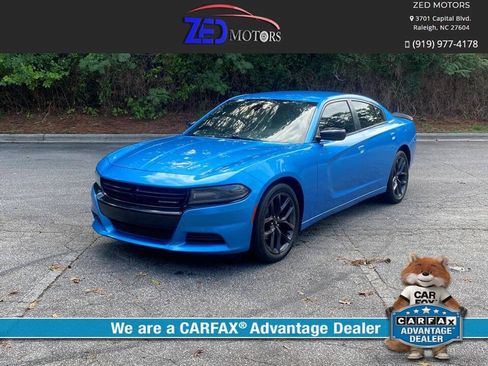 Used 2019 Dodge Charger SXT w/ Blacktop Package RWD image 1