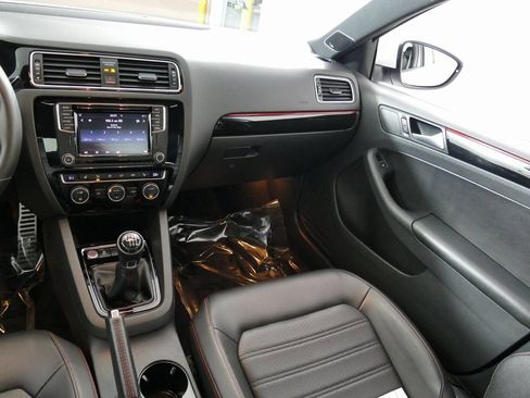 Used 2017 Volkswagen Jetta GLI image 25