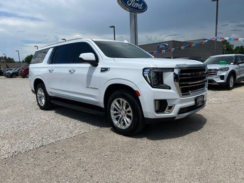 Used 2021 GMC Yukon XL SLT w/ Rear Media and Nav Package AWD/4WD image 2