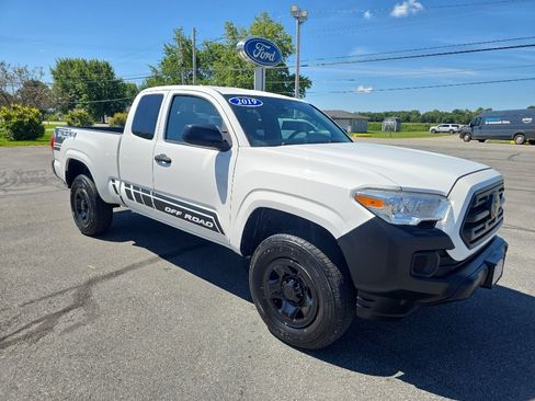 Used 2019 Toyota Tacoma SR AWD/4WD image 4