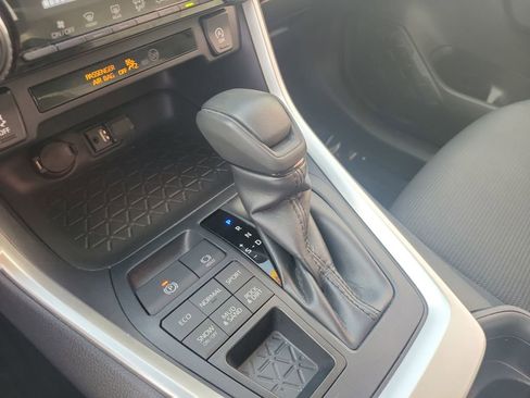 Used 2019 Toyota RAV4 LE image 23