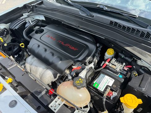 Used 2016 Jeep Renegade Limited AWD/4WD image 39