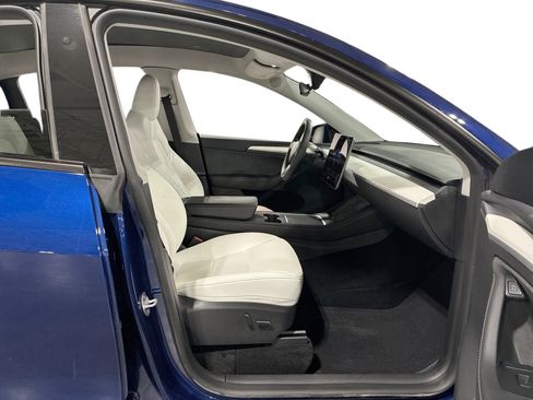 Certified 2023 Tesla Model Y Long Range AWD/4WD image 13