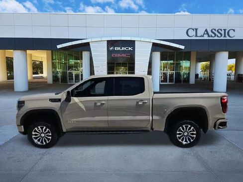 Used 2022 GMC Sierra 1500 AT4 w/ Technology Package image 5